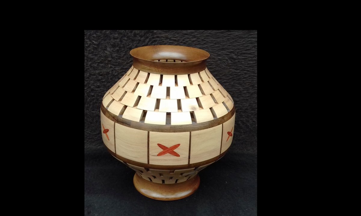 Open segment pot with inlays